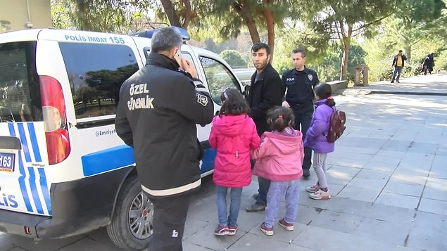 Güvenlik görevlileri müdahale ederek çocukları raydan aldı. Olay yerine gelen polis ekipleri de bu kişiyi gözaltına aldı.