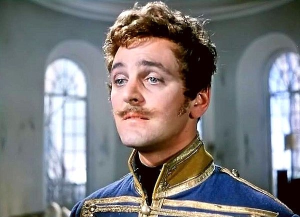 3. Поручика Ржевского в «Гусарской балладе» сыграл...