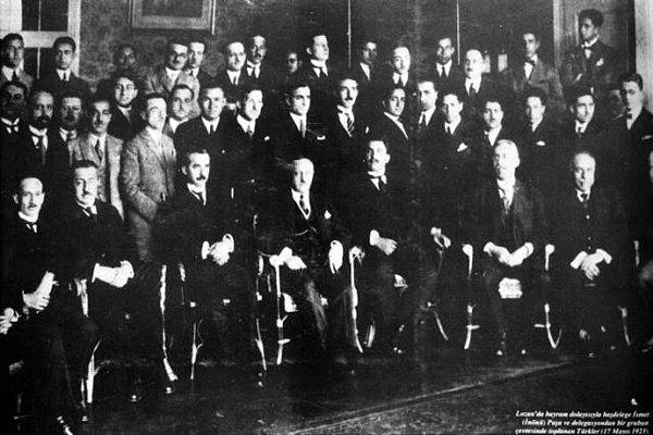 1923: Lozan Konferansı, tarafların uzlaşamamaları nedeniyle kesildi.