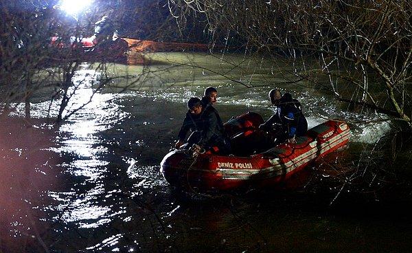 1 Şubat gecesi, Akköy Geçidi olarak bilinen mevkide, aşırı yağış nedeniyle su seviyesi yükselen dereye bir otomobilin sürüklendiği ihbar edildi.