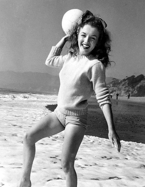 6. Marilyn Monroe'nun gençliği, 1945.