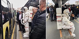 Metrobüs Durağında Astronot Kıyafetli Kişiyi Gören Yurdum İnsanından Muhteşem Tepkiler