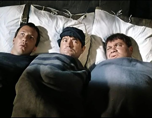 1. Начнем со знаменитого фильма " Джентельмены удачи", кто его снял?