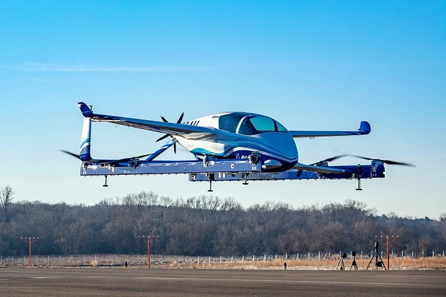 Boeing firmasının kendi kendine bir yolculuğu baştan sona gerçekleştirebilen aracı test sürüşüne çıkarıldı.