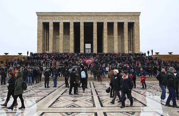 Emeklilikte Yaşa Takılanlar Ankara'da: Anıtkabir'i Ziyaret Eden On Binlerce EYT'li Çözüm İçin Sesini Yükseltti