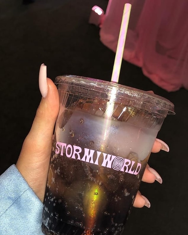 Tüm detayların özenle düşünüldüğü partide her yerde Stormi vardı.