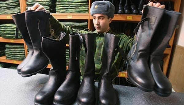 12. В честь чего получили свое название кирзовые сапоги?