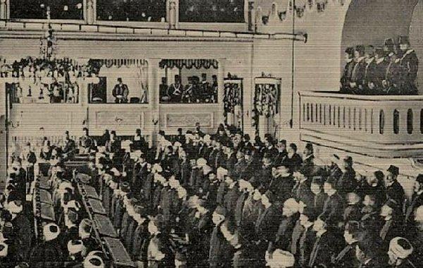1909: Osmanlı Devleti'nde ilk güven oylaması yapıldı; Kâmil Paşa kabinesi düşürüldü.