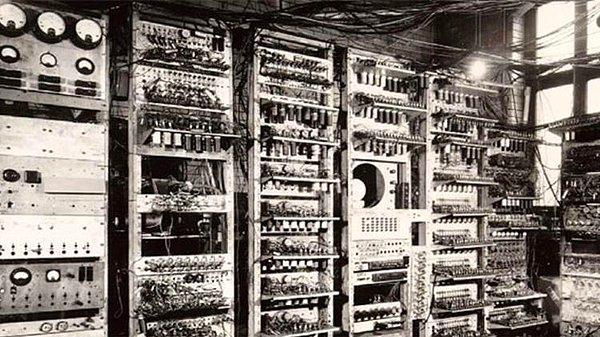 1946: ENIAC.