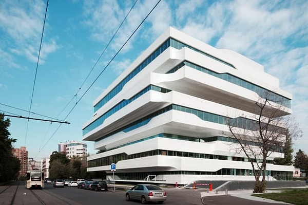 5. Перед вами бизнес-центр, находящийся недалеко от центра Москвы. Кто его придумал?