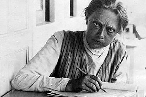 10. Кто это на фотографии?