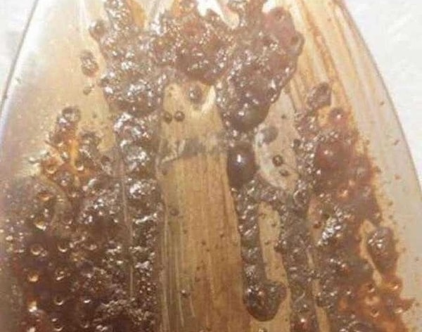 12. «Оказывается, когда добавляешь ароматизированную воду в утюг, одежда не начинает пахнуть тропическим лесом, она превращается в мусор»