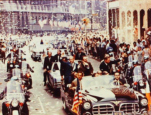 5. 1969 yılında, New York halkı uzay yolculuğundan dönen Apollo mürettebatını selamlıyor.