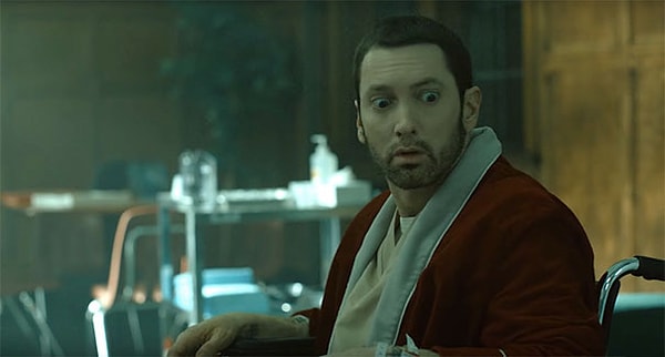 5. Однако мастер Фотошопа и большой шутник Майк Браун все же решил рискнуть и посмотреть, как Эминем выглядел бы, если бы все время улыбался.