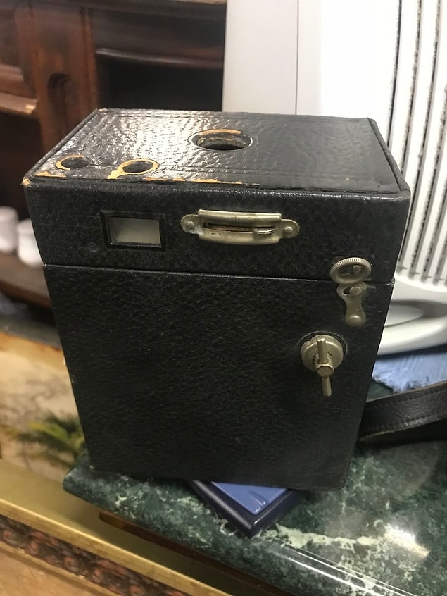 7. Eski bir Kodak No 2A kutu kamera.