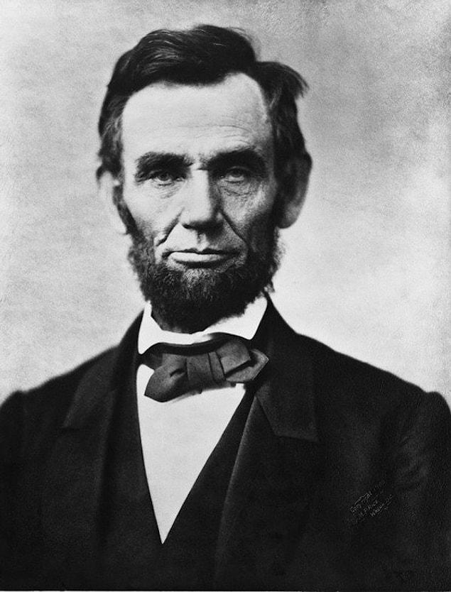 13. Abrahama Lincoln, devlet başkanlığından önce esnaf, postane müdürü ve mimar olarak çalıştı.