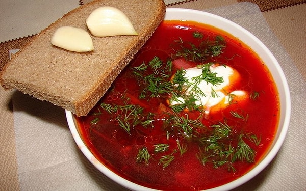 1. Вы постоянно кладете в еду чеснок, горчицу, хрен, аджику — чем острее, тем лучше. А без майонеза так вообще жить не можете