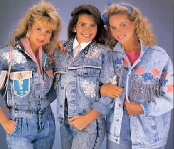 17. С ног до головы были одеты во все джинсовое