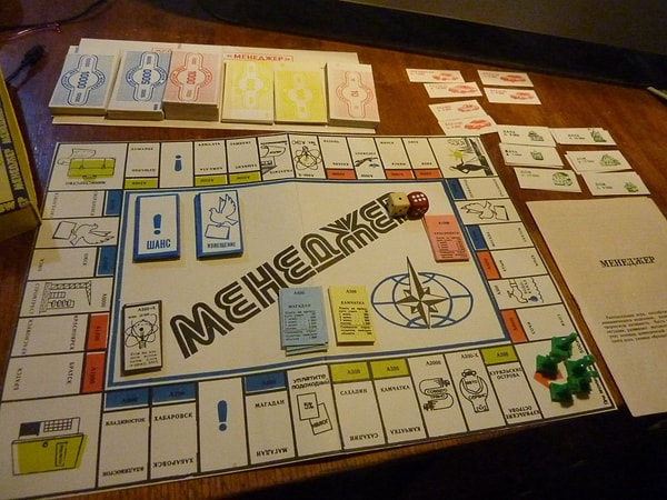 20. Вы играли в «Монополию» или советский «Менеджер» всей семьей, а потом долго не могли помириться