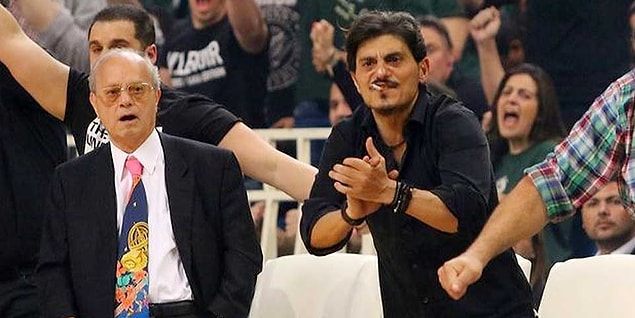 Rakip takımın bu hareketinin kabul edilemez olduğunu belirten Giannakopoulos, "Şimdi de hakemleri beğenmediklerini söylüyorlar. Bu kabul edilemez bir durum. Maçı sahada kazanır ya da kaybedersin" yorumunda bulundu.