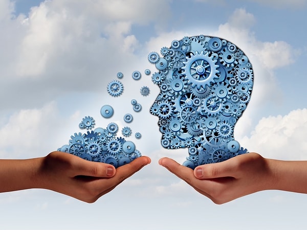 3. Кому принадлежит знаменитое выражение: "Знание - сила"?