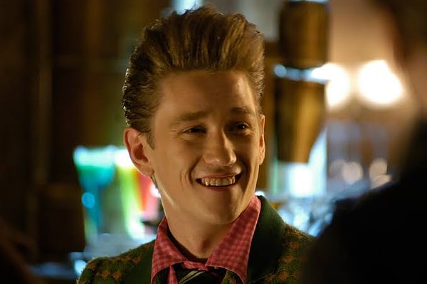 5. Кстати, а вспомните ли вы полное имя этого стиляги? 😄