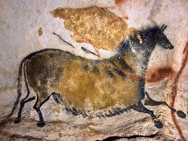 1. Согласно найденым археологическим картинам и артефактам, искусство зарождается в период: