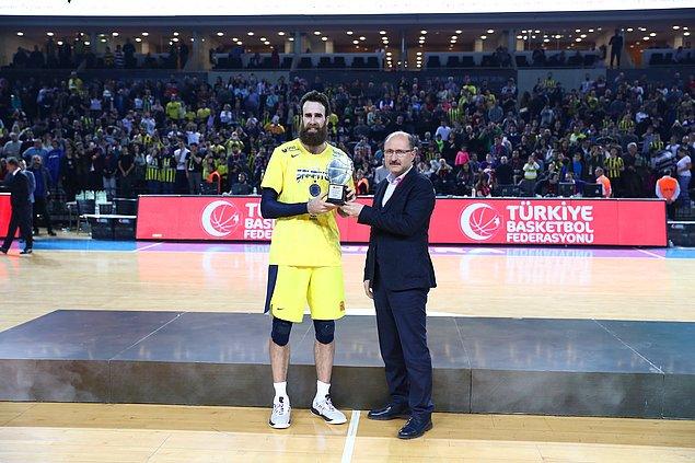 En Değerli Oyuncu ödülü ise Fenerbahçe Beko'dan Datome'ye verildi.