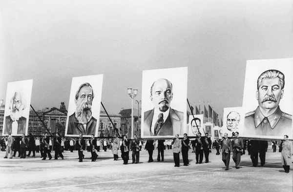 3. В каком городе Европы проходила эта первомайская демонстрация?