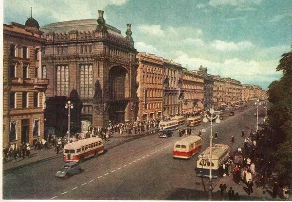 8. После сложного - легкое :) Этот город невозможно не узнать...