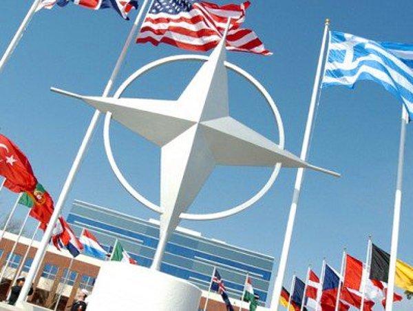 1952: TBMM, Türkiye'nin NATO üyeliğini onayladı. Türkiye, 21 Şubat günü NATO üyesi oldu.