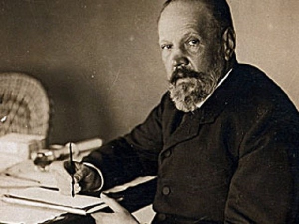 1. Как звали министра финансов, который во время правления императора Николая II провел успешную денежную реформу, в результате которой рубль стал одной из самых устойчивых мировых валют?