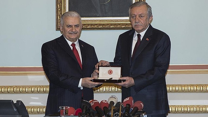 Binali Yıldırım İstifa Etti: 'İlklerle Sonlar Arasında Dolaşıp Duruyoruz'