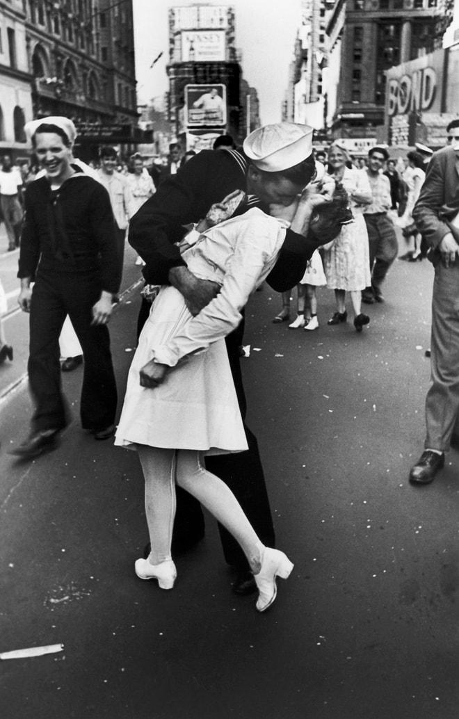 Dünyanın En Ünlü Öpücüğünün Yıldızı Hayatını Kaybetti: 'İkinci Dünya Savaşı'nı Bitiren Fotoğraf' ve İlginç Hikâyesi