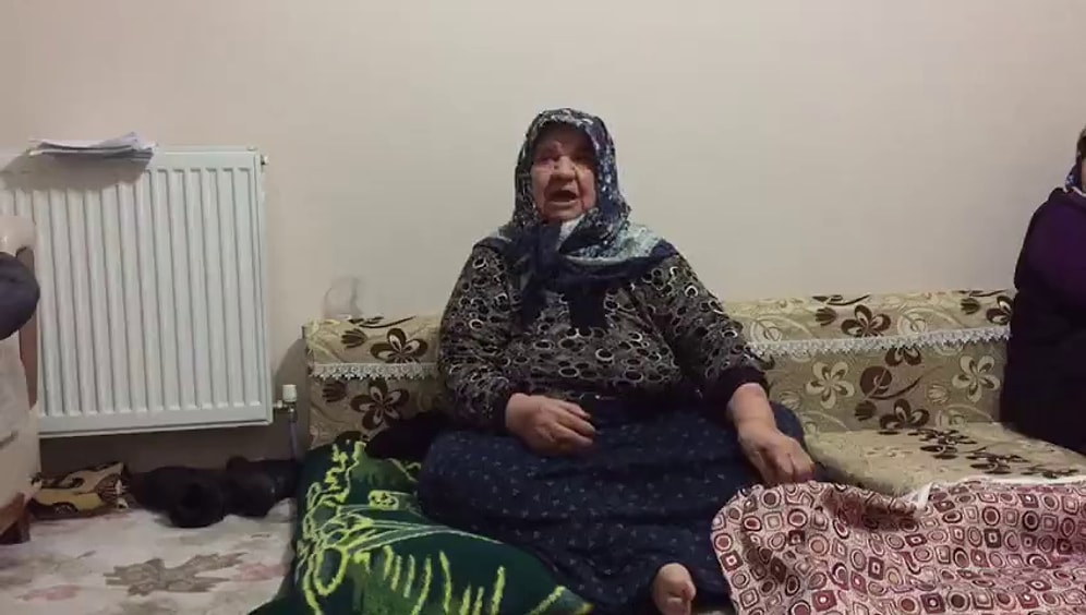 Dil Hareketi Yaparak Anlattığı Yılan Anısı Sırasında Korku Dolu Anlar Yaşayıp Yerinden Zıplayan Teyze!