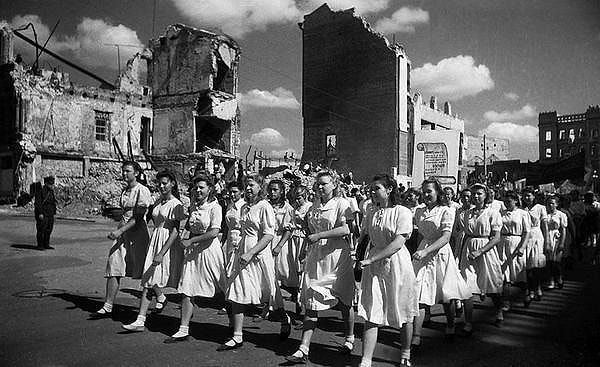 10. Из чего состоял ежедневный рацион рядового жителя СССР в поствоенной эпохе?