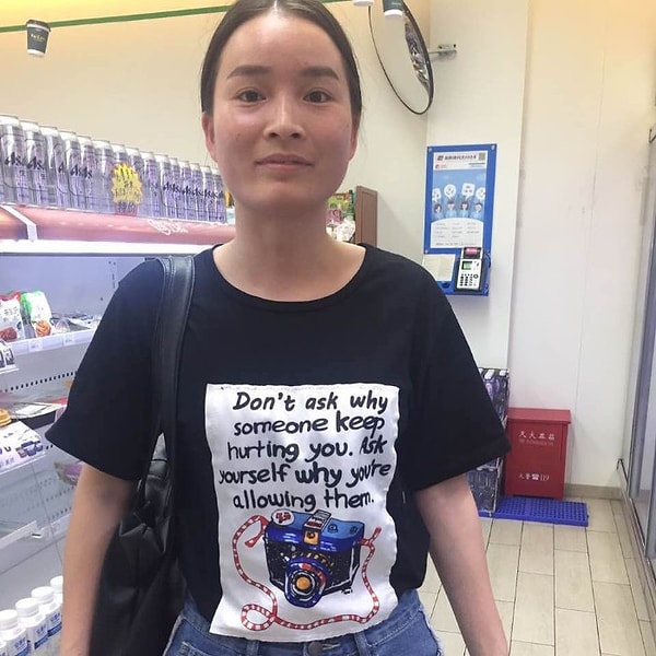 21. "Не спрашивай, почему кто-то делает тебе больно. Спроси себя, почему ты позволяешь это делать"