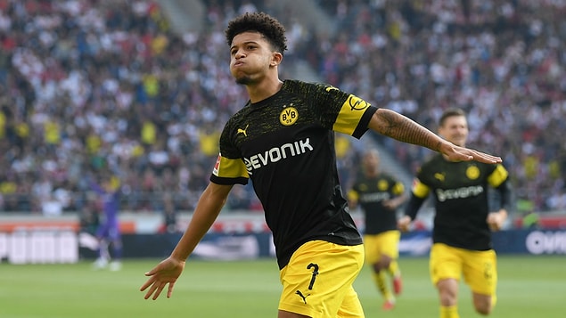 Ligin son yıllardaki en başarılı ekibi Bayern Münih'i geride bırakarak liderlik koltuğunda oturmaya devam eden Borussia Dortmund'un başarısında önemli rol üstlenen 18 yaşındaki Jadon Sancho, kanatlarda görev almasına rağmen bu sezon tüm kulvarlarda 8 gol ve 13 asistlik performans sergiledi.