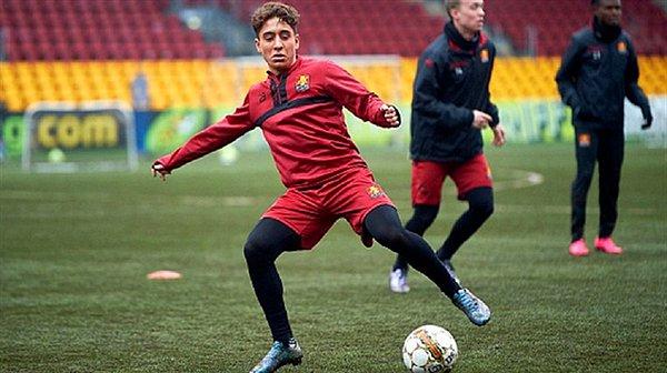 Danimarka'nın Lyngby FK takımında futbol yaşantısına başlayan Emre hızı, rahat adam eksiltmesi ve şutları ile kısa süre içerisinde dikkat çekti.