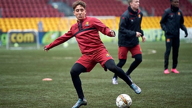 Danimarka'nın Lyngby FK takımında futbol yaşantısına başlayan Emre hızı, rahat adam eksiltmesi ve şutları ile kısa süre içerisinde dikkat çekti.