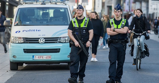 Ülkedeki polislerin bağlı olduğu federal sendikalar, lüks araç ihalesinin kendilerine danışılmadan yapıldığını belirterek hükümetten açıklama istiyor.
