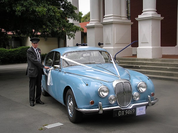 3. Какая компания купила бренды Даймлер, Ланчестер, Ягуар и Ленд Ровер в марте 2008?