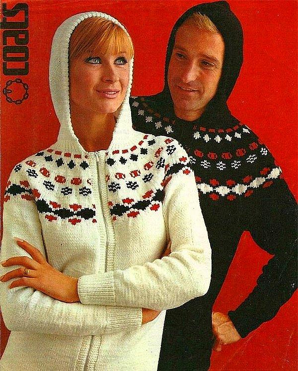 14. Bu retro çekim ise, bir reklamda hem kadın hem de erkek tarafından giyilen benzer kapüşonlu ceketi gözler önüne seriyor.