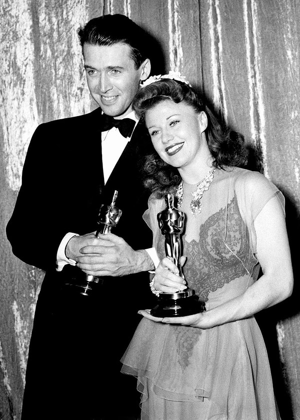 14. 1941 год. Джеймс Стюарт и Джинджер Роджерс. А лучшим фильмом был назван "Ребекка" режиссера Альфреда Хичкока