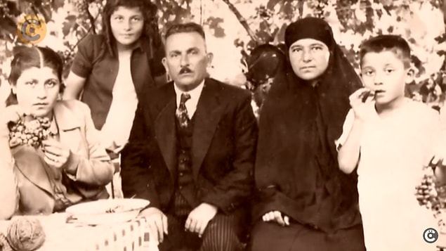 İstanbul'a geldiklerinde ilk önce Vefa'da yaşamaya başlamışlar. Daha sonra Çengelköy'e geçmişler. Yaşadığı ev bugün hala orada duruyor.