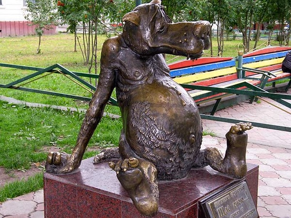 11. В каком российском городе установлен памятник счастью - 200-киллограмовая статуя сытого волка из этого мультфильма?