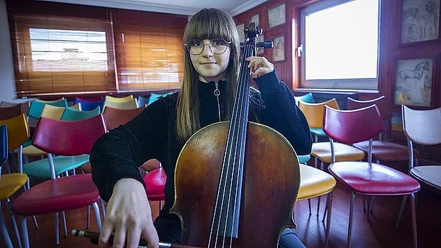 5. Bilkent Üniversitesi Müzik Ortaokulu 6. sınıf öğrencisi Nehir Nisa Alemdar, Çekya'da katıldığı 13. Jan Vychytil Uluslararası Viyolonsel Yarışması'nda birincilik elde etti.