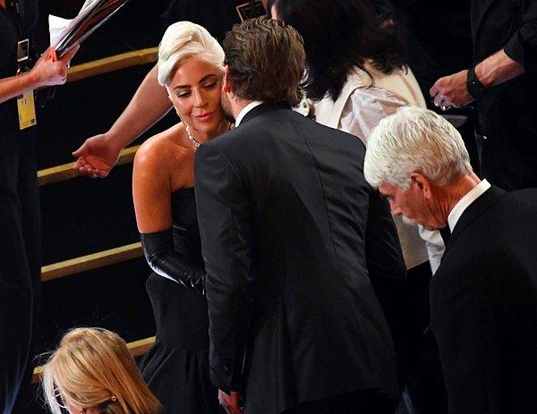 Geçen haftaki Oscar öncesi partide, Bradley ve Gaga için "çift gibi davranıyorlar" denmişti.