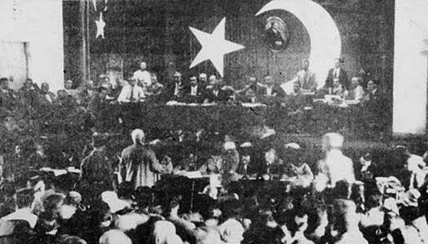 1925: Hıyanet-i Vataniye Kanunu'nda değişiklik yapıldı.