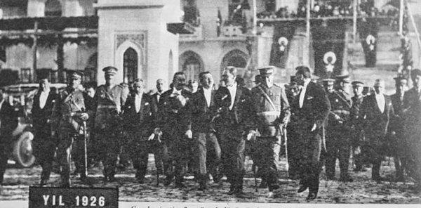 1926: İtalyan yasaları esas alınarak hazırlanan yeni Türk Ceza Kanunu, TBMM'de kabul edildi.